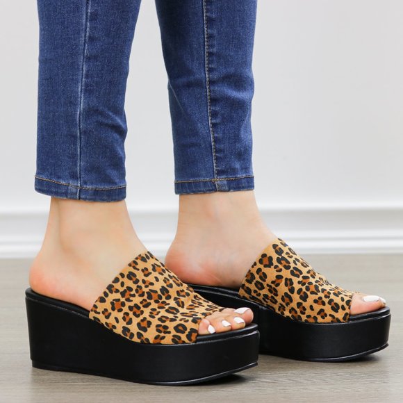 Leopard wedge slip on open toe sandal - Picture 2 of 8